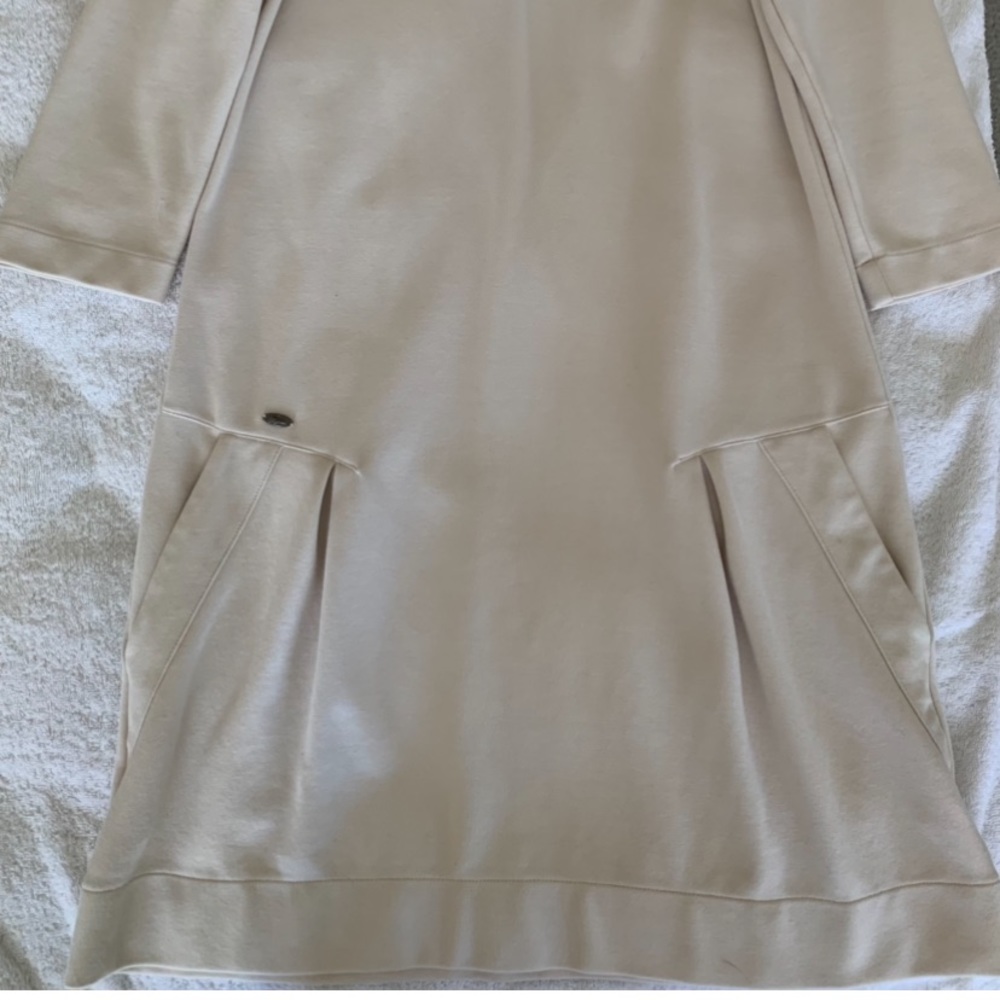 Dresses - Picture 2 of 12